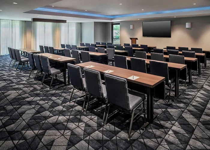 Courtyard By Marriott Paramus